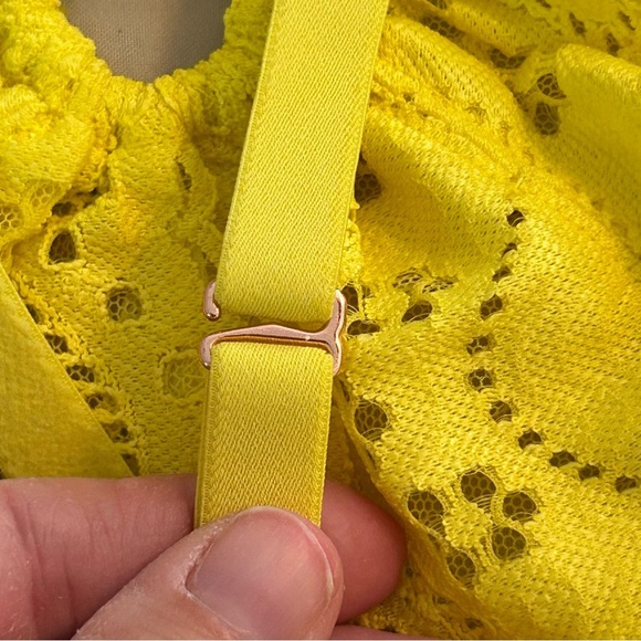 Savage X Fenty Women's Size 1X Bombshell Broderie Lace Halter Bralette Yellow - Picture 9 of 12